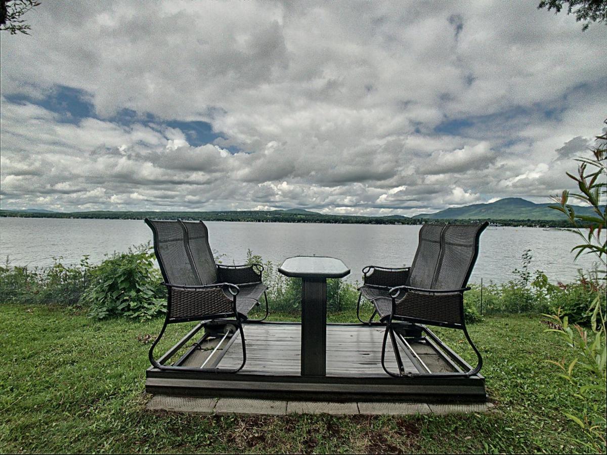 Location Tourisme Estrie - Oberge Du Village Magog Екстер'єр фото