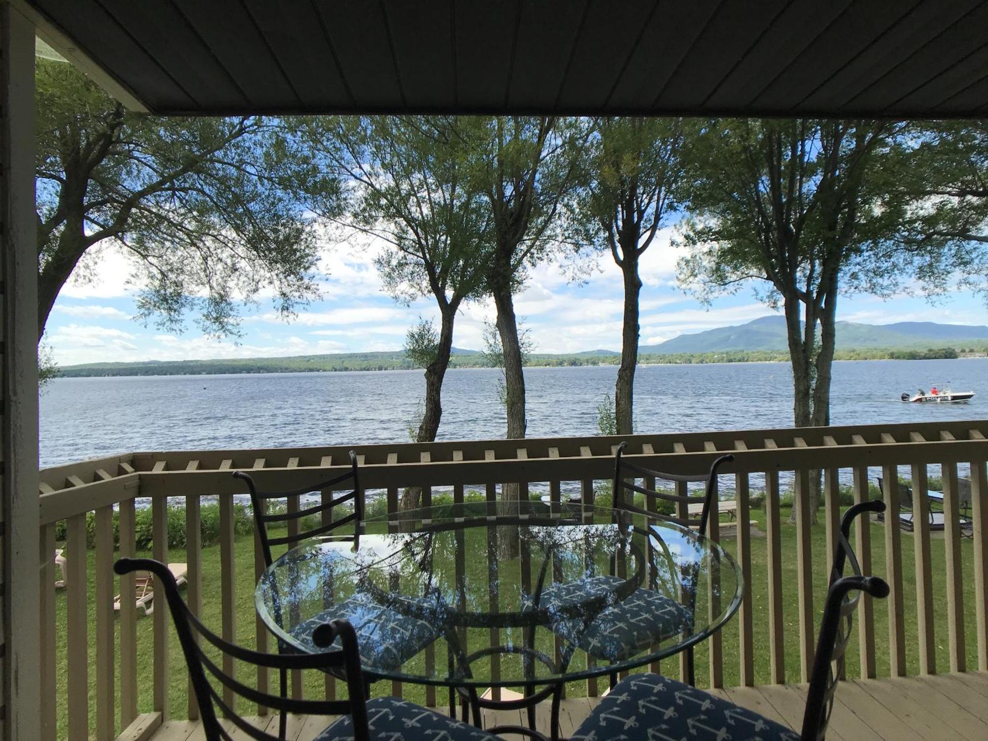 Location Tourisme Estrie - Oberge Du Village Magog Екстер'єр фото