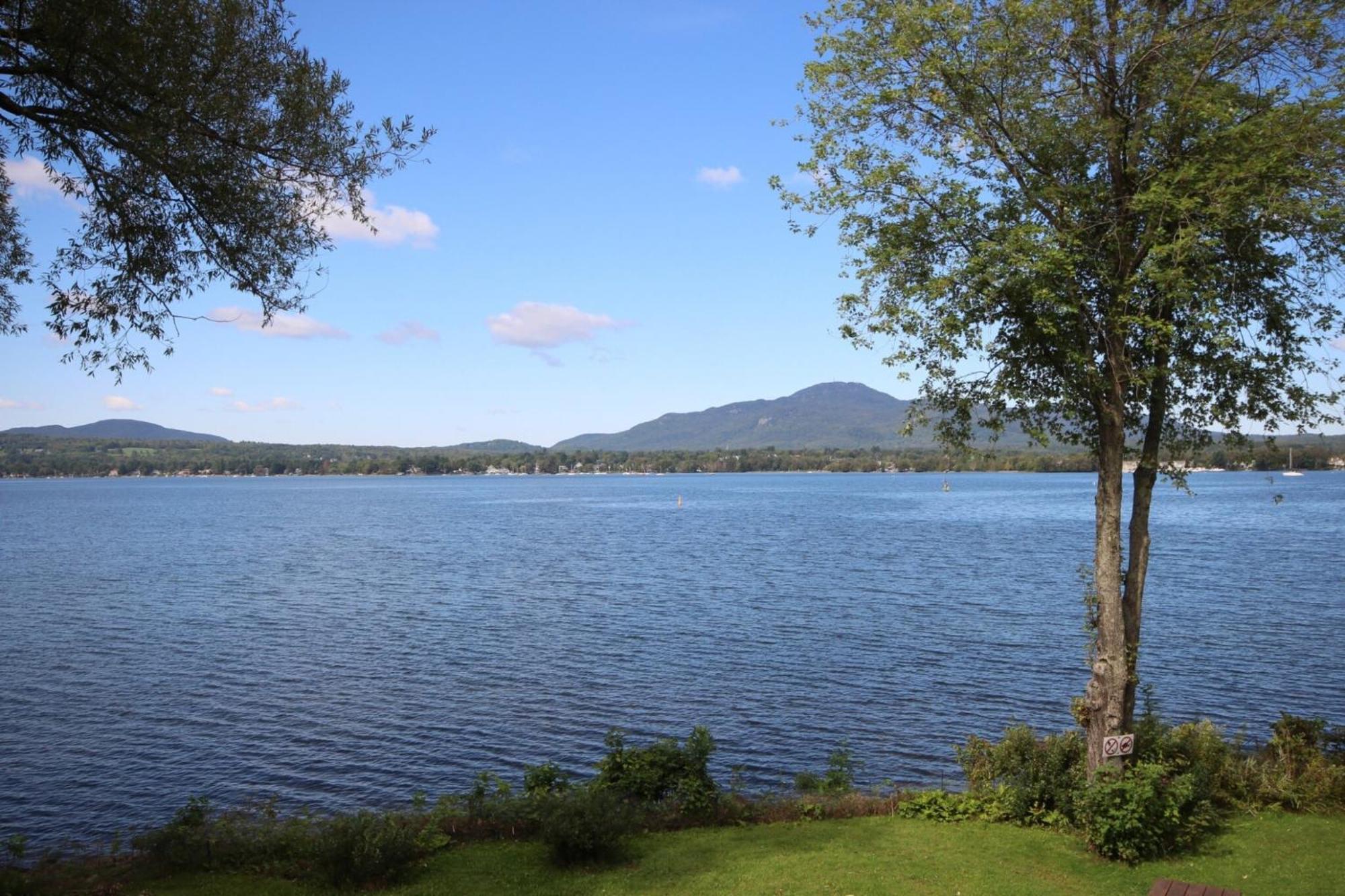 Location Tourisme Estrie - Oberge Du Village Magog Екстер'єр фото